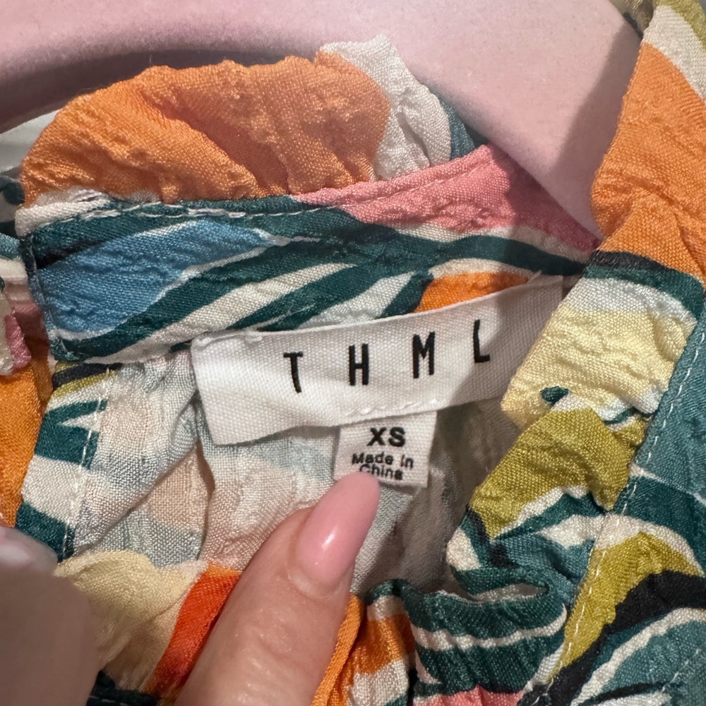 **NEW** THML Multicolor Leaf Print Flutter Sleeve… - image 3